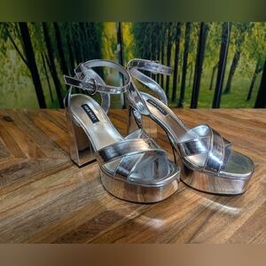Nine West NWOT Shoes Sandals Silver platform block heel sandals SZ 6